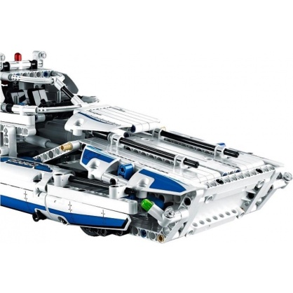 Конструктор LEGO Technic Грузовой самолет 42025 фото 4